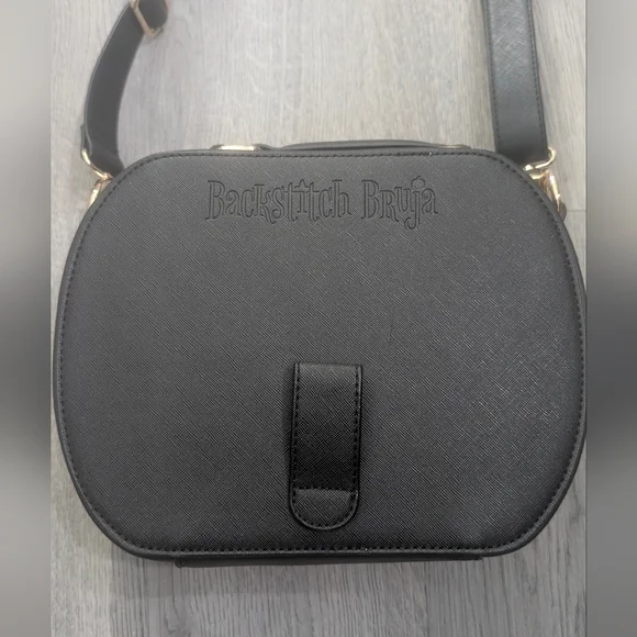 Backstitch Bruja Daisy Pumpkin Crossbody Backpack SOLD OUT Springween Halloween - Picture 9 of 15